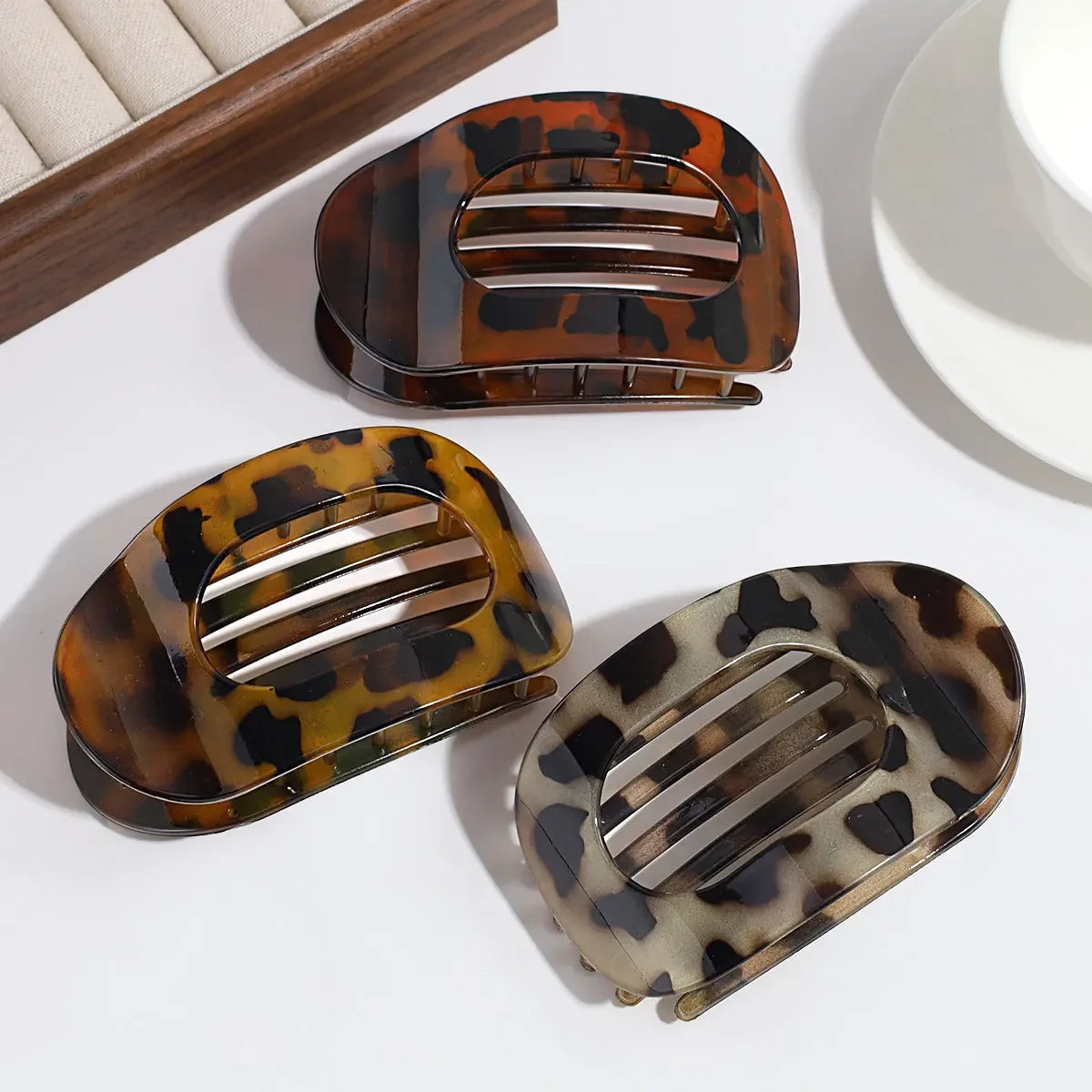 Leopard Matte Oval Hair Claw Clip for Women New Design Curved Flat Acrylic Barrettes Fashion Styling Hair Accessories