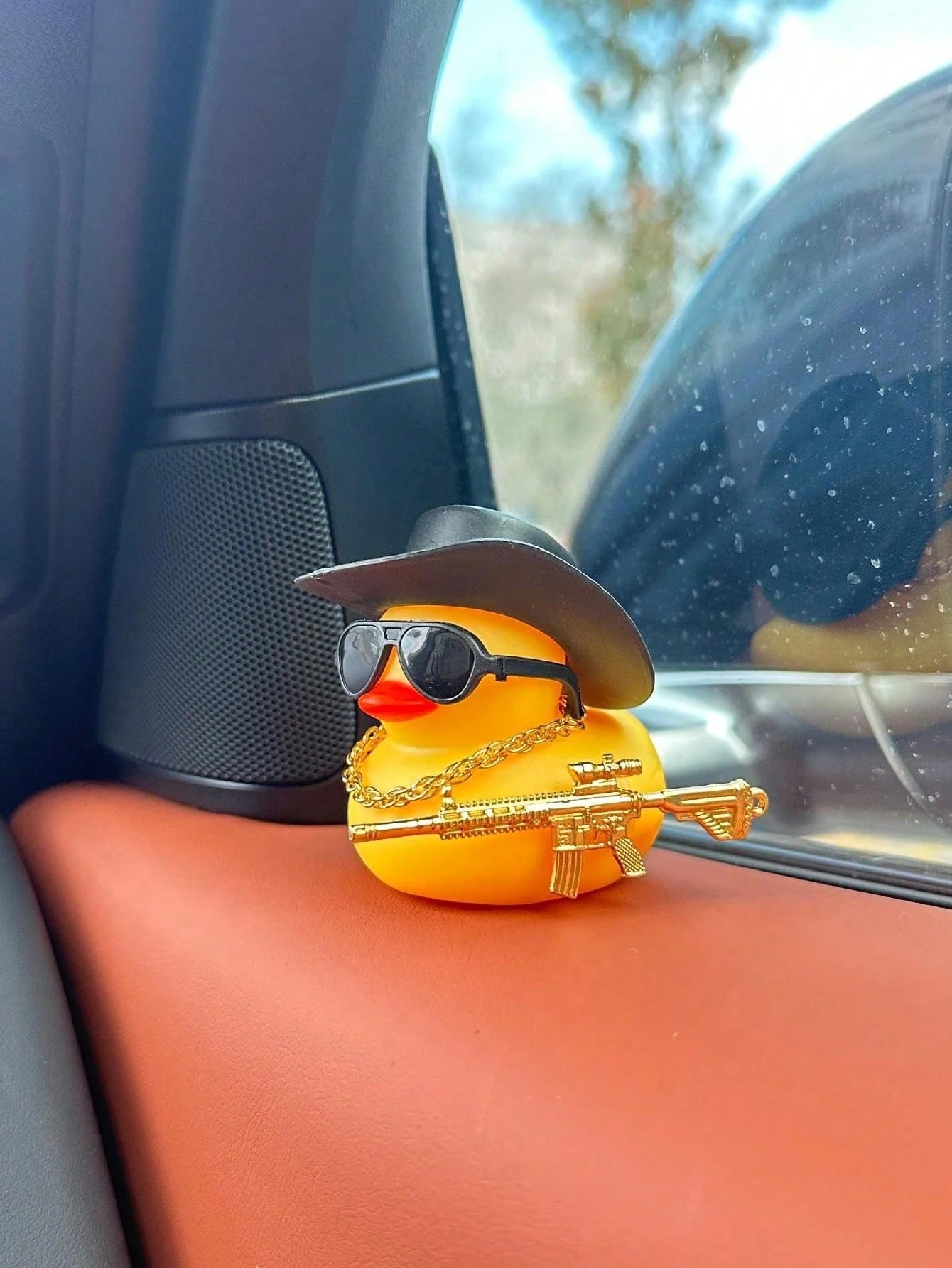 1 cute rubber duck wearing sunglasses - eye-catching car dashboard decoration, durable and fun interior accessory, perfect gift for duck collectors and car enthusiasts, party favor, Halloween, Christmas, Thanksgiving, assorte
