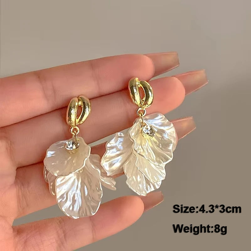 Pure White Women's Dangle Earrings Blooming Flower Acrylic Enamel Butterfly Imitation Pearl Heart Hanging Earrings Elegant Brinc