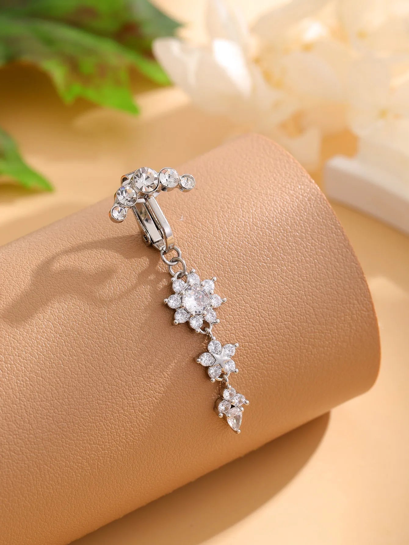 Long Dangled Flower Crystals Belly Button Rings Sexy Curved Navel Piercing for Women Girls 5 Zircons Belly body Jewelry 1 Piece