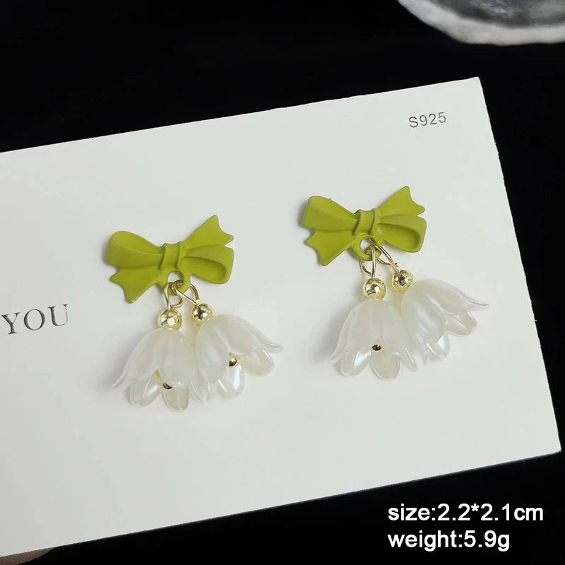 Pure White Women's Dangle Earrings Blooming Flower Acrylic Enamel Butterfly Imitation Pearl Heart Hanging Earrings Elegant Brinc