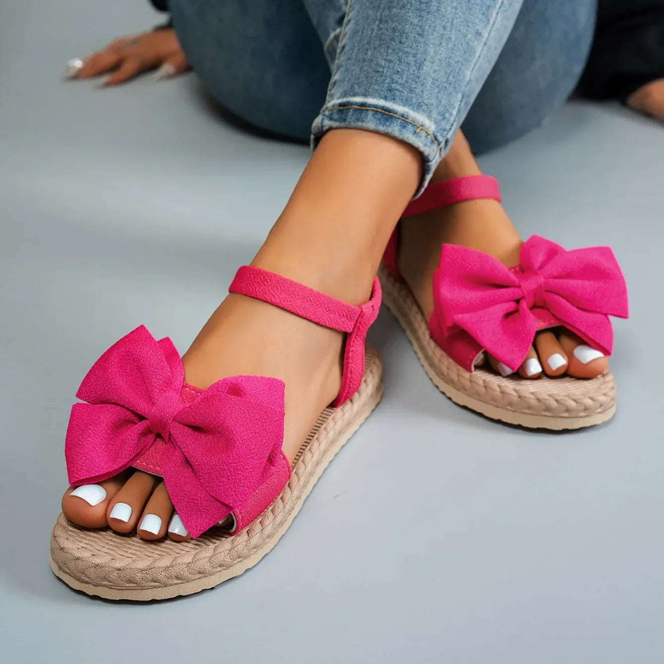 Women Sandals 2025 New Summer Lightweight Sandals Fashion Beach Casual Slippers Outdoor Bow Tie Flat Shoes Home Slides Women