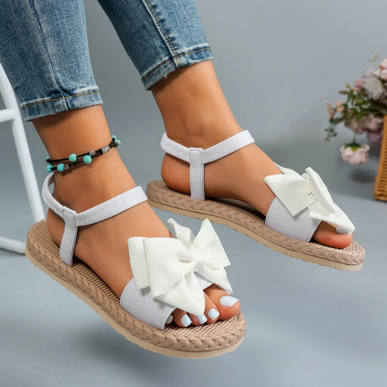 Women Sandals 2025 New Summer Lightweight Sandals Fashion Beach Casual Slippers Outdoor Bow Tie Flat Shoes Home Slides Women