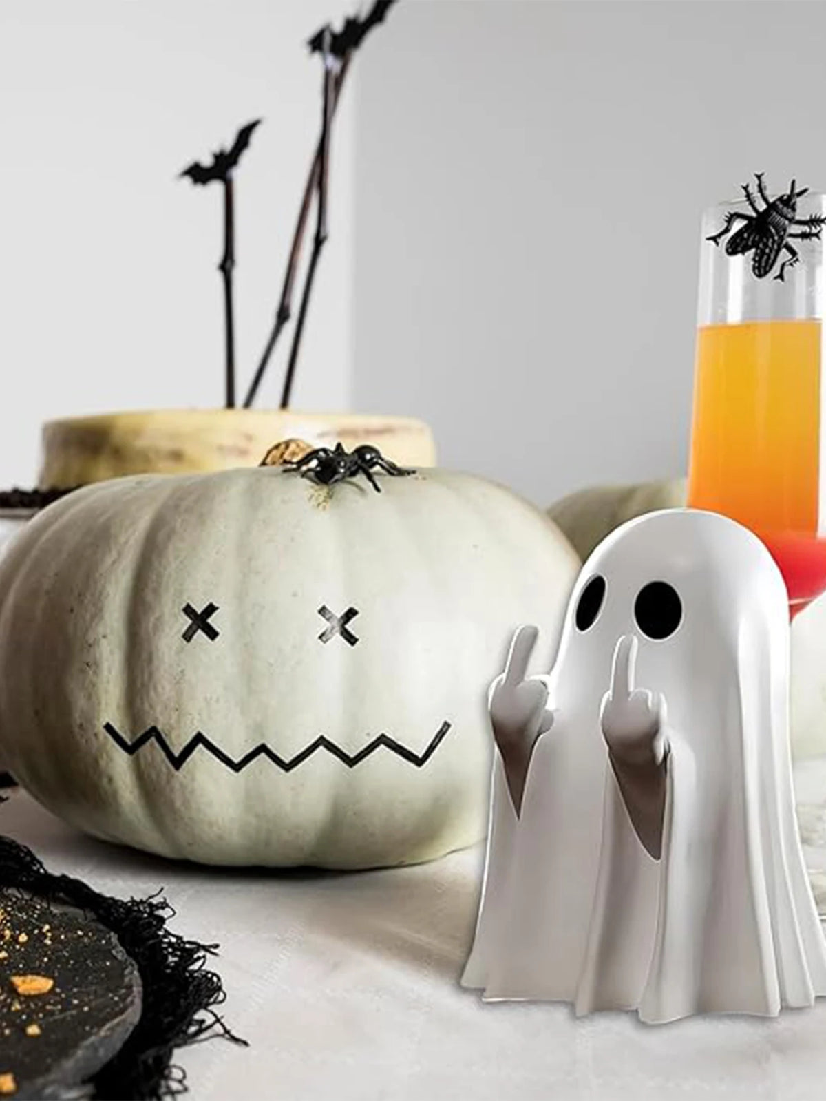 Middle Finger Ghost Halloween Statue - 7.5cm Resin Novelty Desk Decoration, White or Black