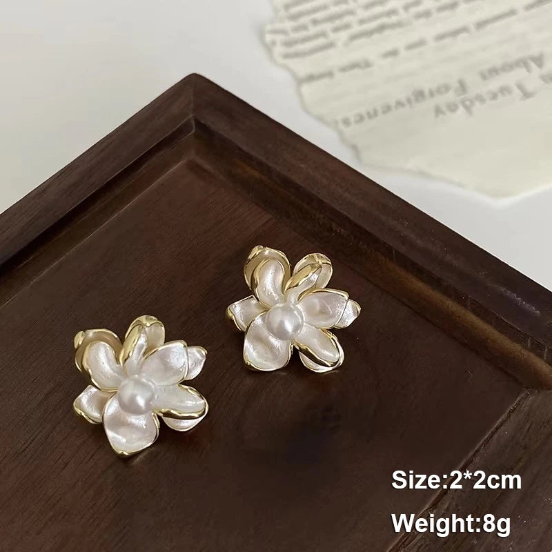 Pure White Women's Dangle Earrings Blooming Flower Acrylic Enamel Butterfly Imitation Pearl Heart Hanging Earrings Elegant Brinc