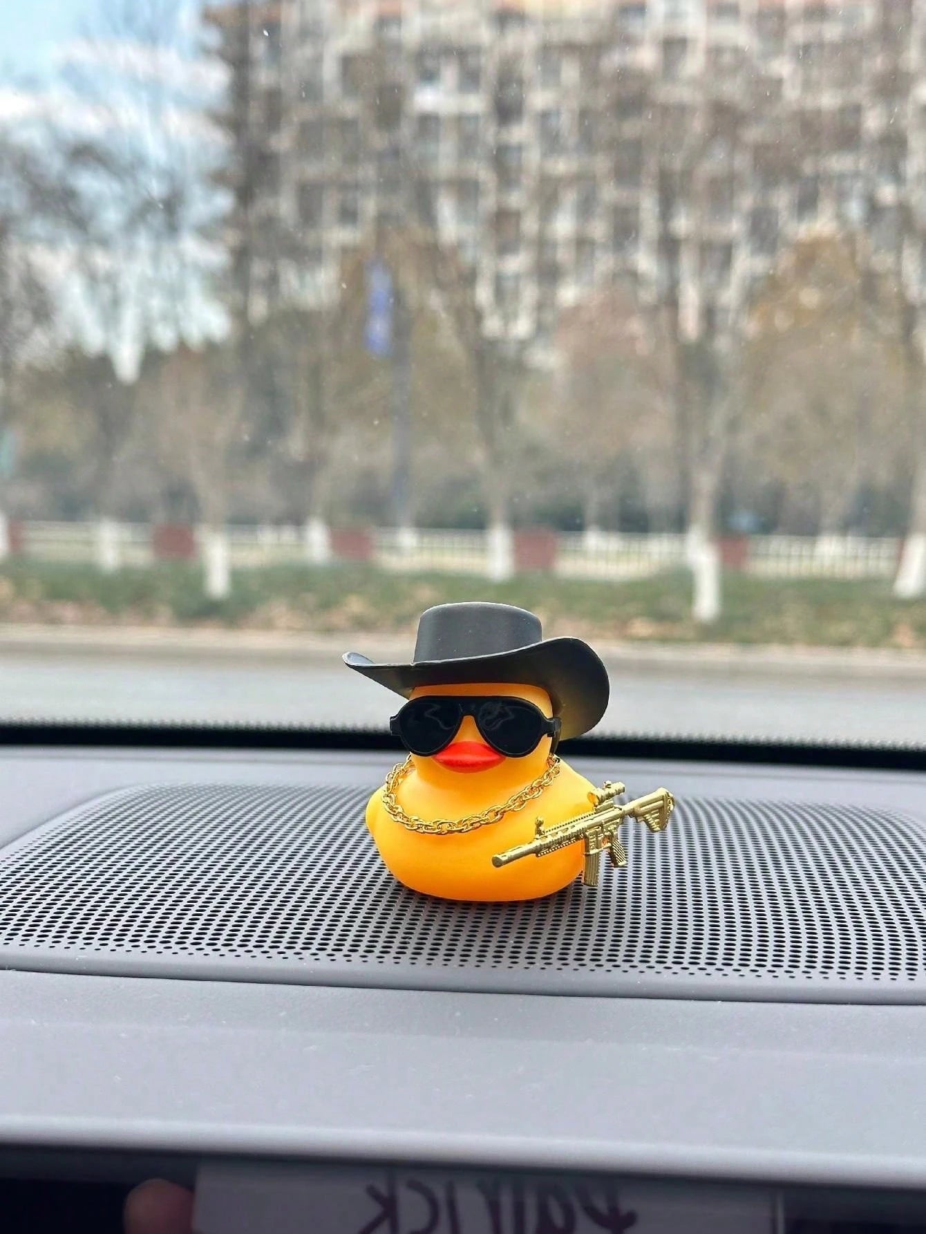 1 cute rubber duck wearing sunglasses - eye-catching car dashboard decoration, durable and fun interior accessory, perfect gift for duck collectors and car enthusiasts, party favor, Halloween, Christmas, Thanksgiving, assorte