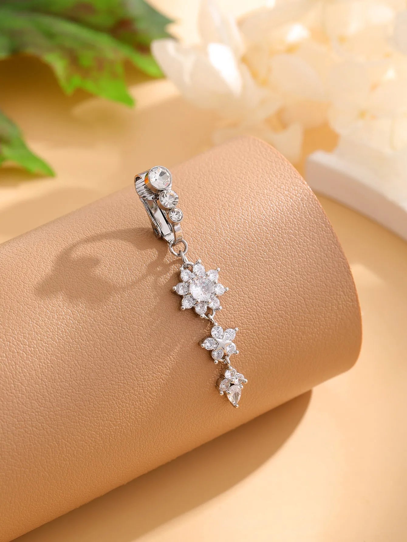 Long Dangled Flower Crystals Belly Button Rings Sexy Curved Navel Piercing for Women Girls 5 Zircons Belly body Jewelry 1 Piece