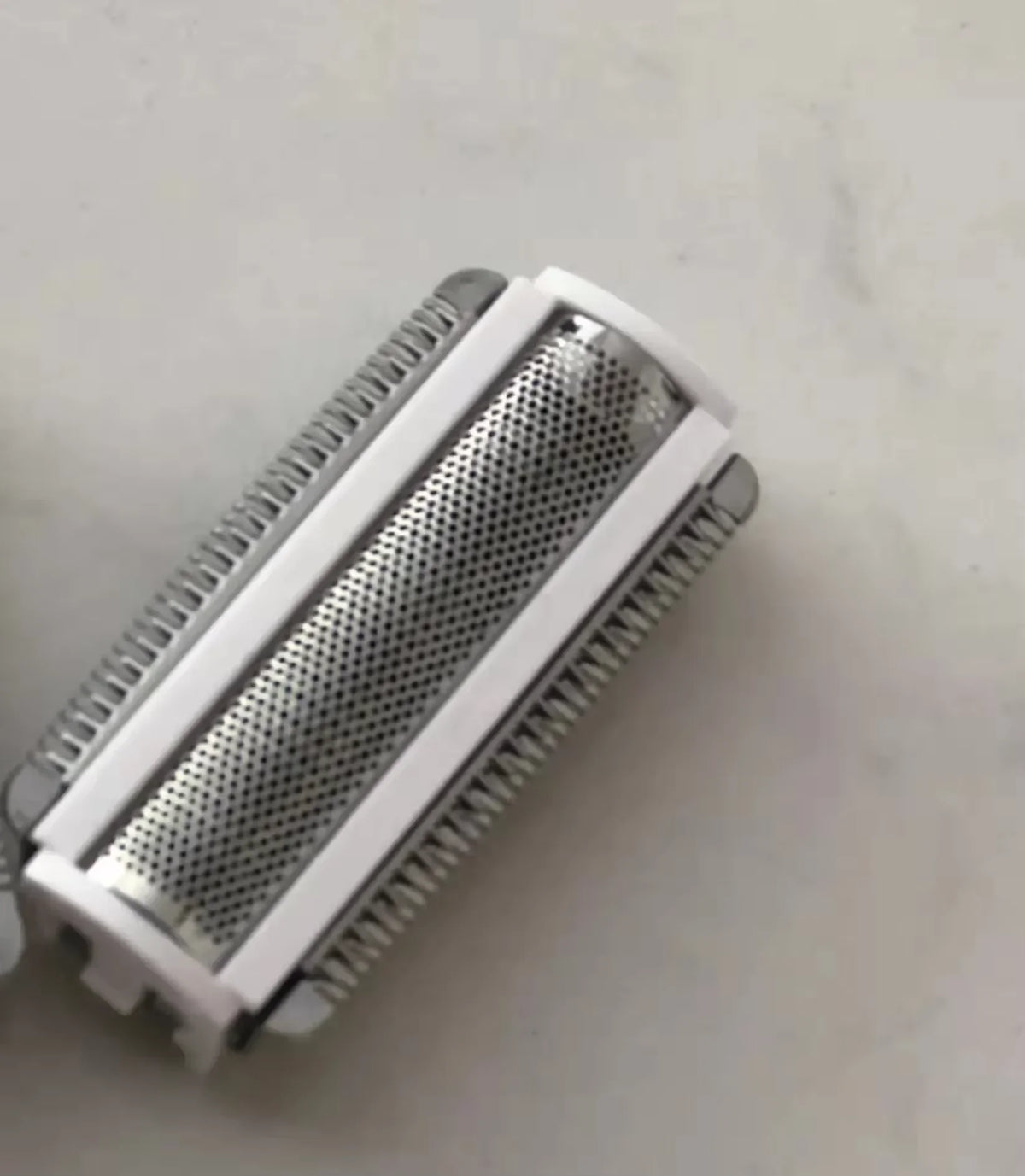 Women's Compact Battery-Powered Body Shaver