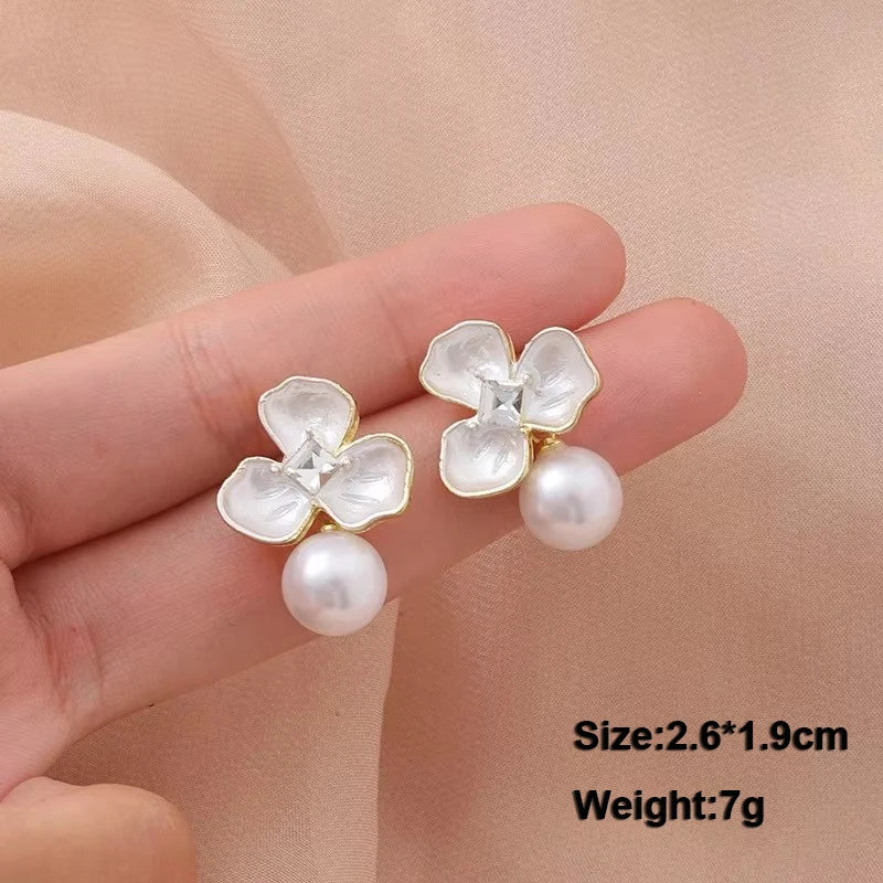 Pure White Women's Dangle Earrings Blooming Flower Acrylic Enamel Butterfly Imitation Pearl Heart Hanging Earrings Elegant Brinc