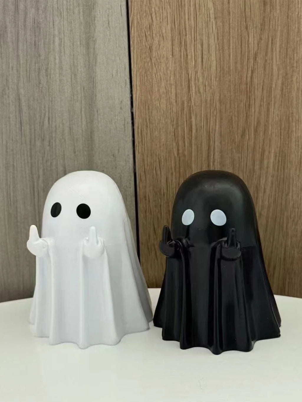 Middle Finger Ghost Halloween Statue - 7.5cm Resin Novelty Desk Decoration, White or Black