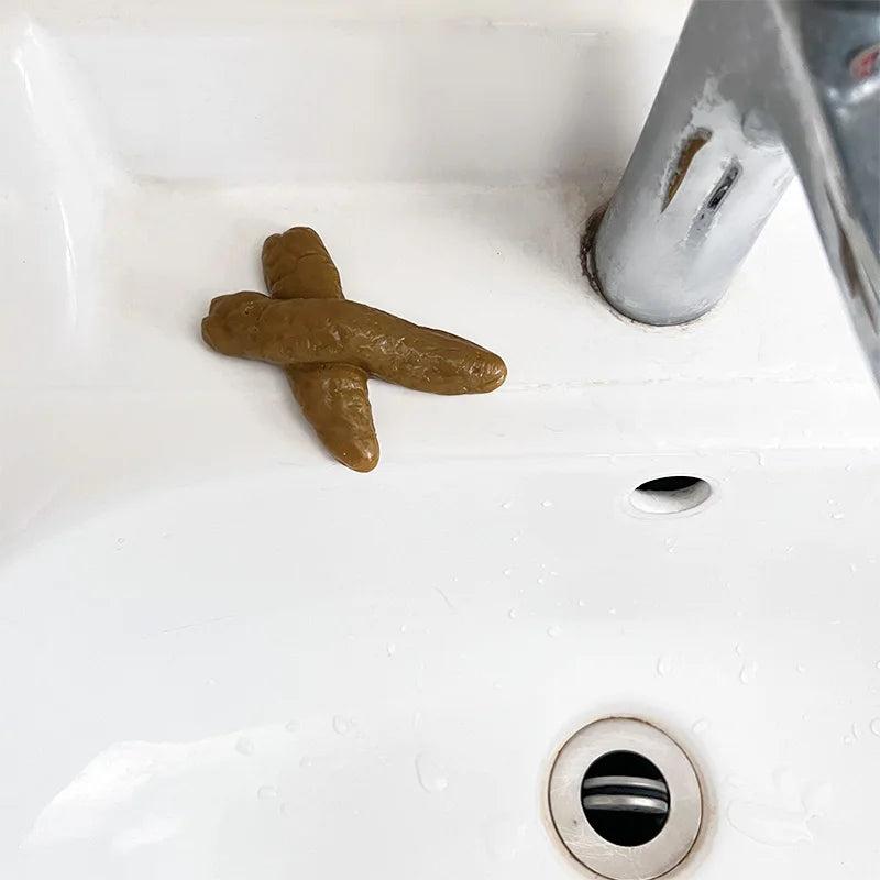 Realistic Fake Poop Prank Toy – Soft Plastic Gag Gift for April Fools, Halloween & Party Jokes, 17cm/6.69inch