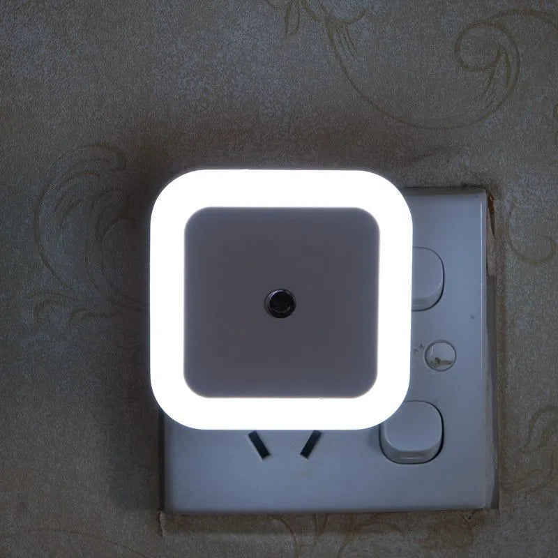 Plug-In LED Night Light with Dusk-to-Dawn Sensor