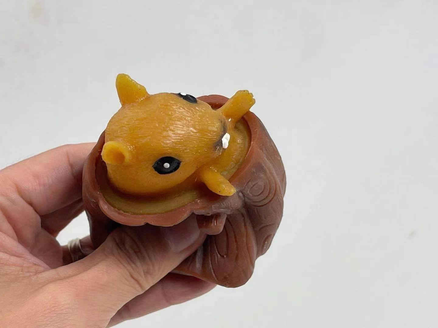 Evil Squirrel Anti-Stress Squishy Toy – Cute Desk Fidget & Pen Holder